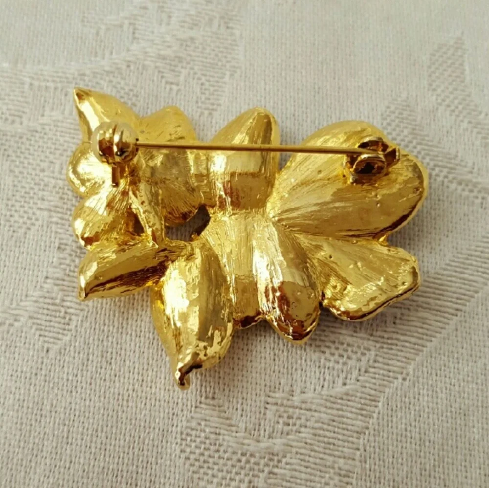 Enamel Pansy Orchid Brooch Pin Gold Tone Textured Leaves Plum Maroon